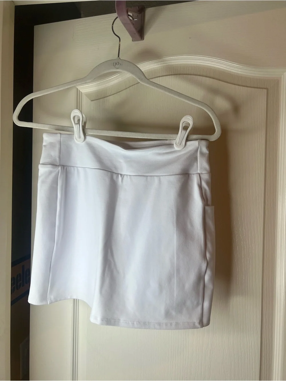 ALO Yoga White Performance Mini Skirt with Side Pocket